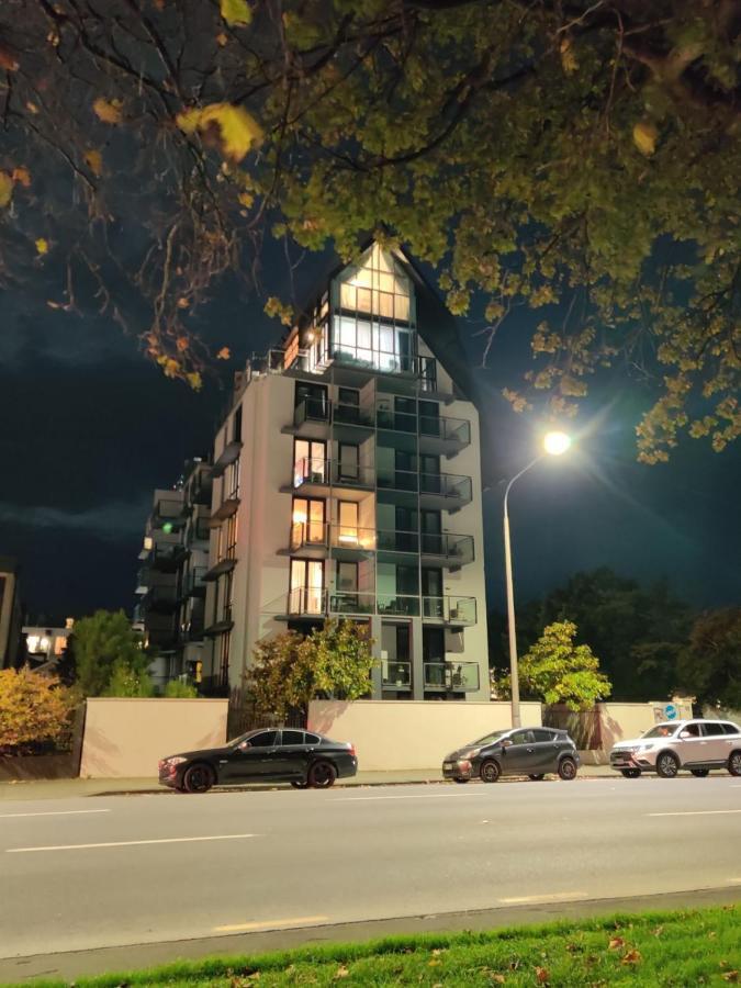 Latimer Loft - Christchurch Holiday Homes Екстер'єр фото